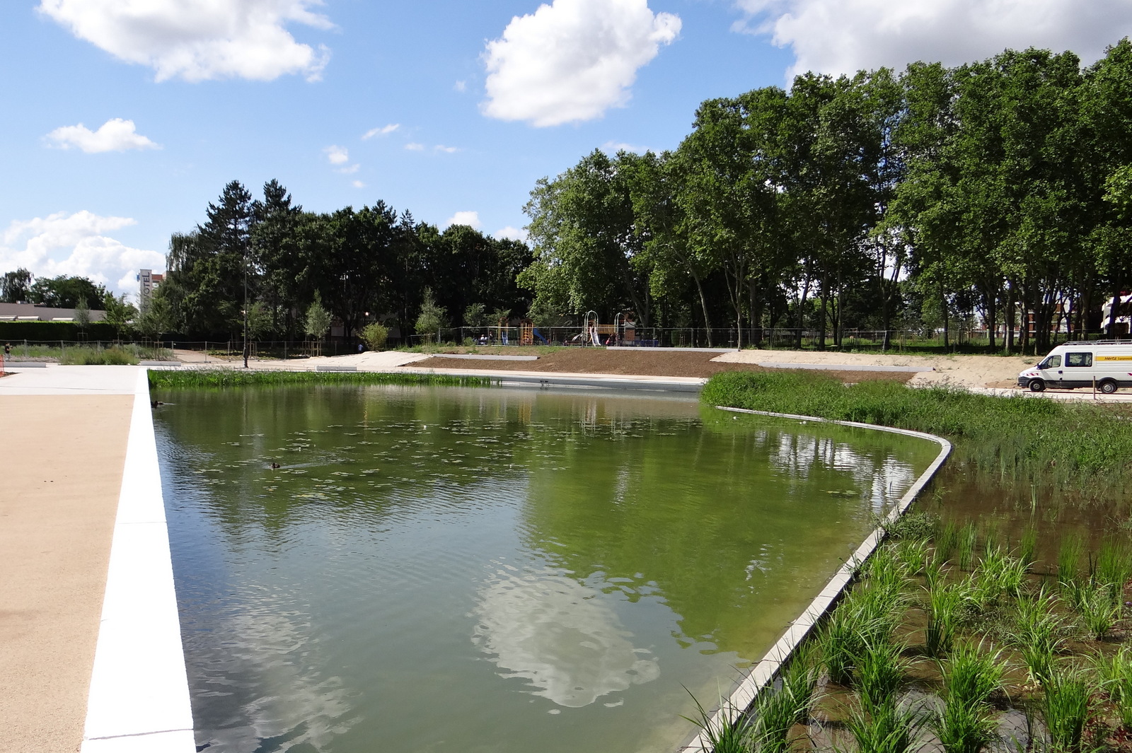 Le bassin du parc après les travaux de la CACP © Gilles Carcasses